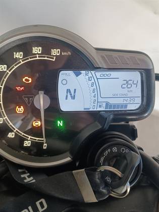 TRIUMPH SPEED 400 